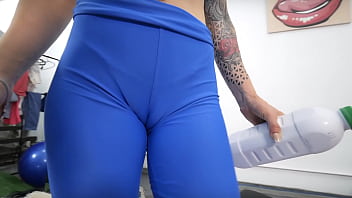 Incredible bubble butt babe shaking that ass in a milk shower