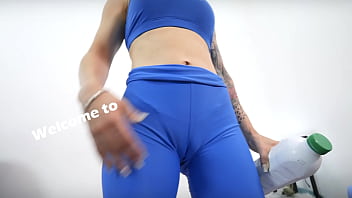 Incredible bubble butt babe shaking that ass in a milk shower