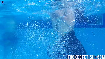 Two girls pool underwater getting horny