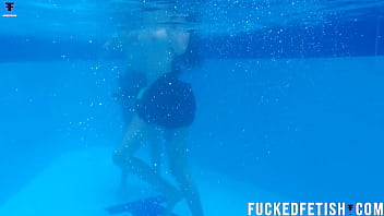 Two girls pool underwater getting horny