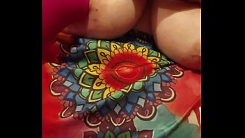 Shaking and bouncing tits