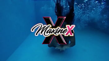 Maxine x works on both oriental cavities she vibes & fucks herself