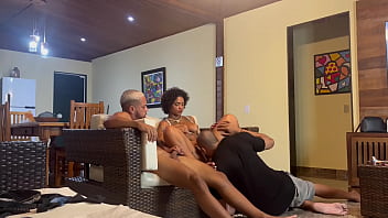 Sor ubá com a mulher do amigo que gostosa completinho no fechado só assinar e no canal