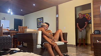 Sor ubá com a mulher do amigo que gostosa completinho no fechado só assinar e no canal