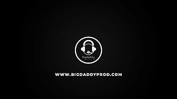 Miss chaudexxx fucks two guys in vaccation