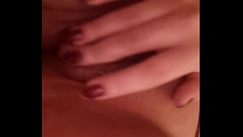 A la puta le gusta meterse los dedos