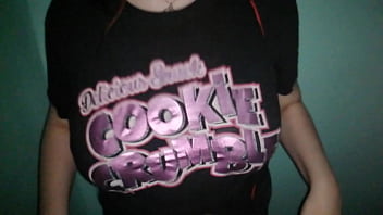 Сисястенькая скачет в падике