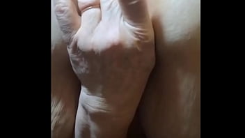 Testando o plug anal que ganhei do meu enteado o que vocês acham