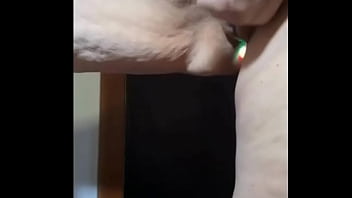 Testando o plug anal que ganhei do meu enteado o que vocês acham