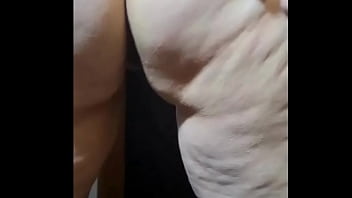 Testando o plug anal que ganhei do meu enteado o que vocês acham