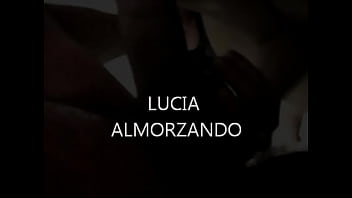 Lucia almorzando