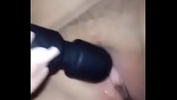 Eu sentei na rola do macho e deixei ele acabar dentro do meu cu