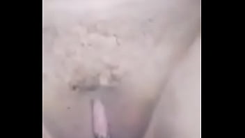 Eu sentei na rola do macho e deixei ele acabar dentro do meu cu