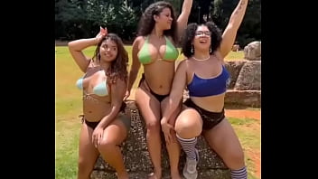 Dia no parque tomando sol com as amigas ️
