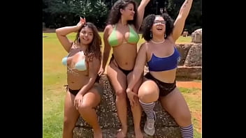 Dia no parque tomando sol com as amigas ️