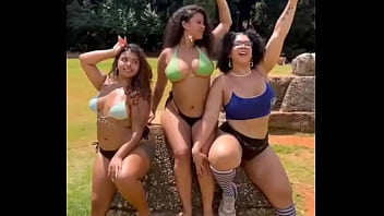 Dia no parque tomando sol com as amigas ️
