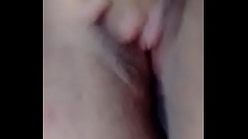 Tocándose ricamente