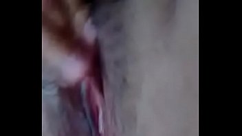 Tocándose ricamente