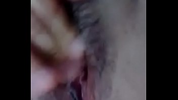 Tocándose ricamente