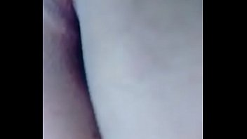 Tocándose ricamente