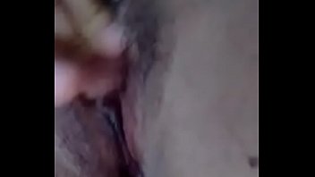 Tocándose ricamente