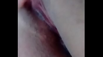 Tocándose ricamente