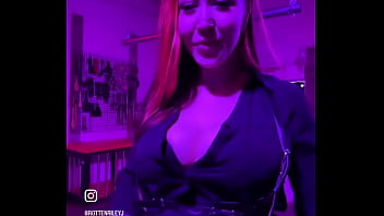 When the rigging bar doubles as a swing to play on between bookings