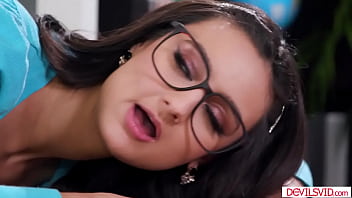 A guy pussy licks then fucks brunette latina secretary