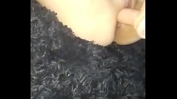 Jugando en mi habitacion con un dildo