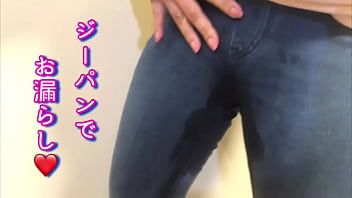 I was masturbating in my jeans and my pussy got wet and stained my jeans