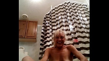 Sassy showing what her pussycan take