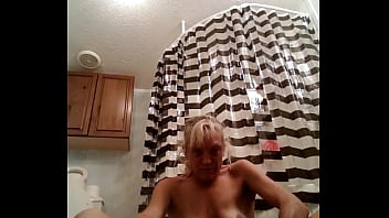 Sassy showing what her pussycan take