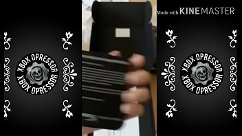 Fone gostoso saindo da jaula e embrazando na live