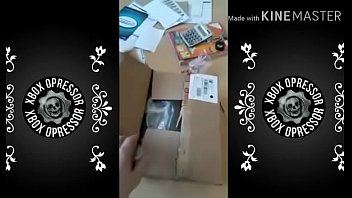 Fone gostoso saindo da jaula e embrazando na live