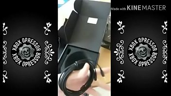 Fone gostoso saindo da jaula e embrazando na live