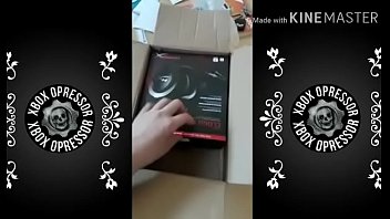 Fone gostoso saindo da jaula e embrazando na live