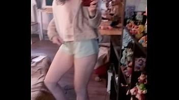 La geekette voudrait s'acheter un nouveau pc pour streamer des âme charitable