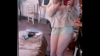 La geekette voudrait s'acheter un nouveau pc pour streamer des âme charitable