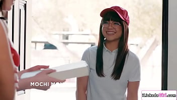Mochi monda delivered the last parcel for the lynn and mochi monda invites her to have strip her naked then lick her shaved pussy