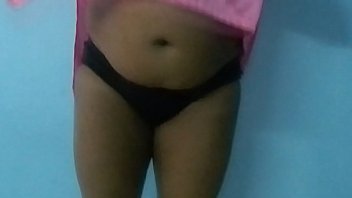 Mallu aunty aparna removingher pink nighty and showing
