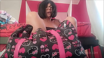 The giantess does not let anyone escape