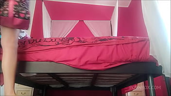 The giantess does not let anyone escape