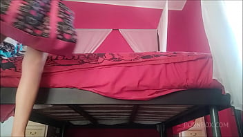 The giantess does not let anyone escape