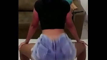 Minha irmã gostinha dançando