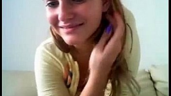 Busty blonde shwing her nice natural tits