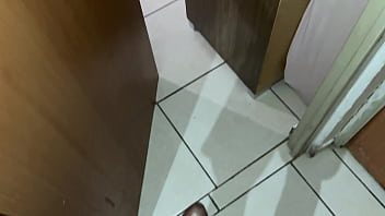 O corno tava cansado fui matar meu tesao com o sobrinho dele e ainda fiz ele me chupar toda gozada