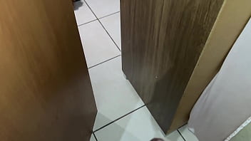 O corno tava cansado fui matar meu tesao com o sobrinho dele e ainda fiz ele me chupar toda gozada