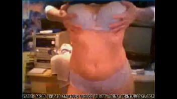 Sexy amateur slut masturbates on cam showing her pussy and tits