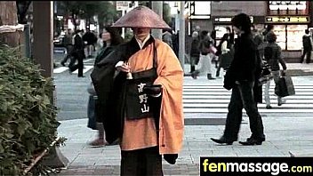 Sexy masseuse helps with happy ending 1