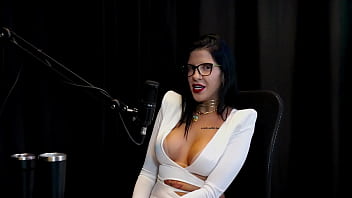 Foi convidada a trabalhar por sua simpatia sempre fez questões de gentileza e abriu sua própria clínica leticia braga watch sheer red